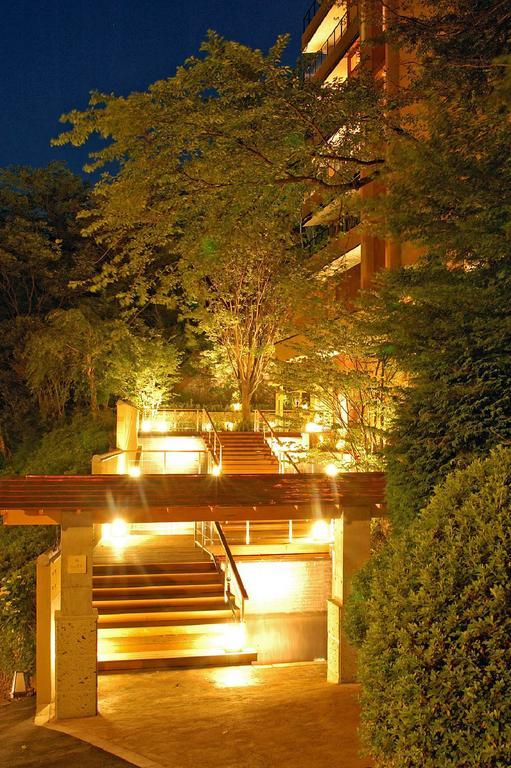 Hakone Tokinoshizuku Hotell Exteriör bild The stairs at night