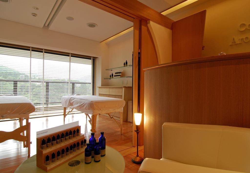 Hakone Tokinoshizuku Hotell Exteriör bild A treatment room at the spa