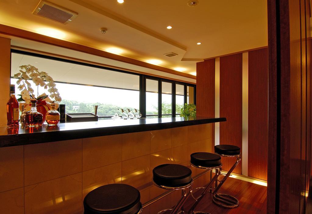Hakone Tokinoshizuku Hotell Exteriör bild A bar at a hotel